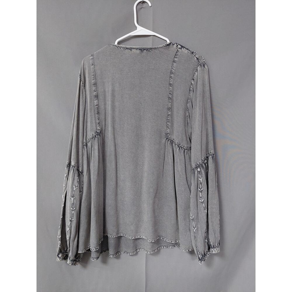 NWT Solitaire Gray Embroidered Beaded V-Neck Blouse Women Size XL - Picture 4 of 10